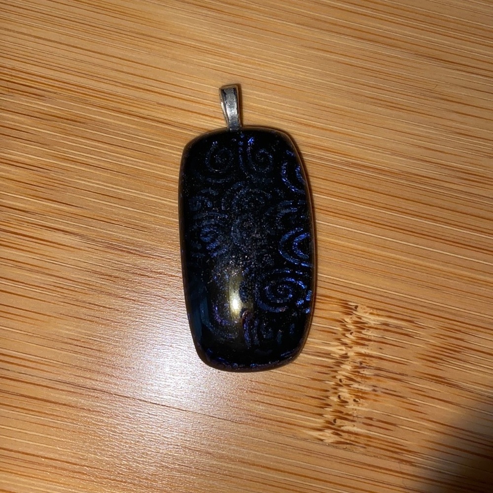 Art Glass pendant with sterling silver loop - Picture 1 of 4